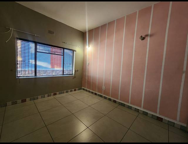 5 BEDROOM TOWNHOUSE FOR SALE IN CASHAN